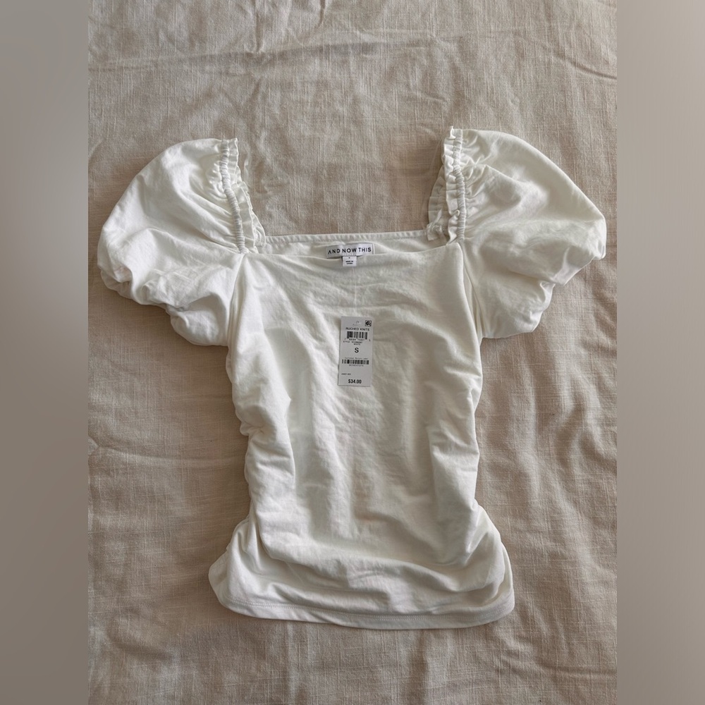 White top with puff sleeve